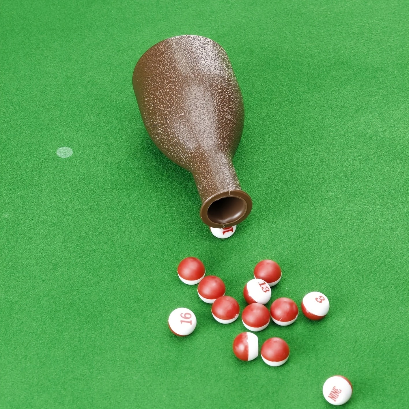 Kelly Billiard Tally Pool Shaker With 16 Numbered Peas